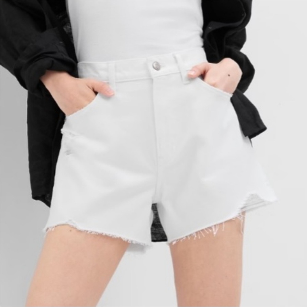 Gap Women's 4" High-Rise Stride White Denim Shorts - Size 2